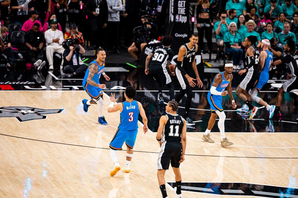 Thunder rally behind their bench for a Game 3&nbsp;victory